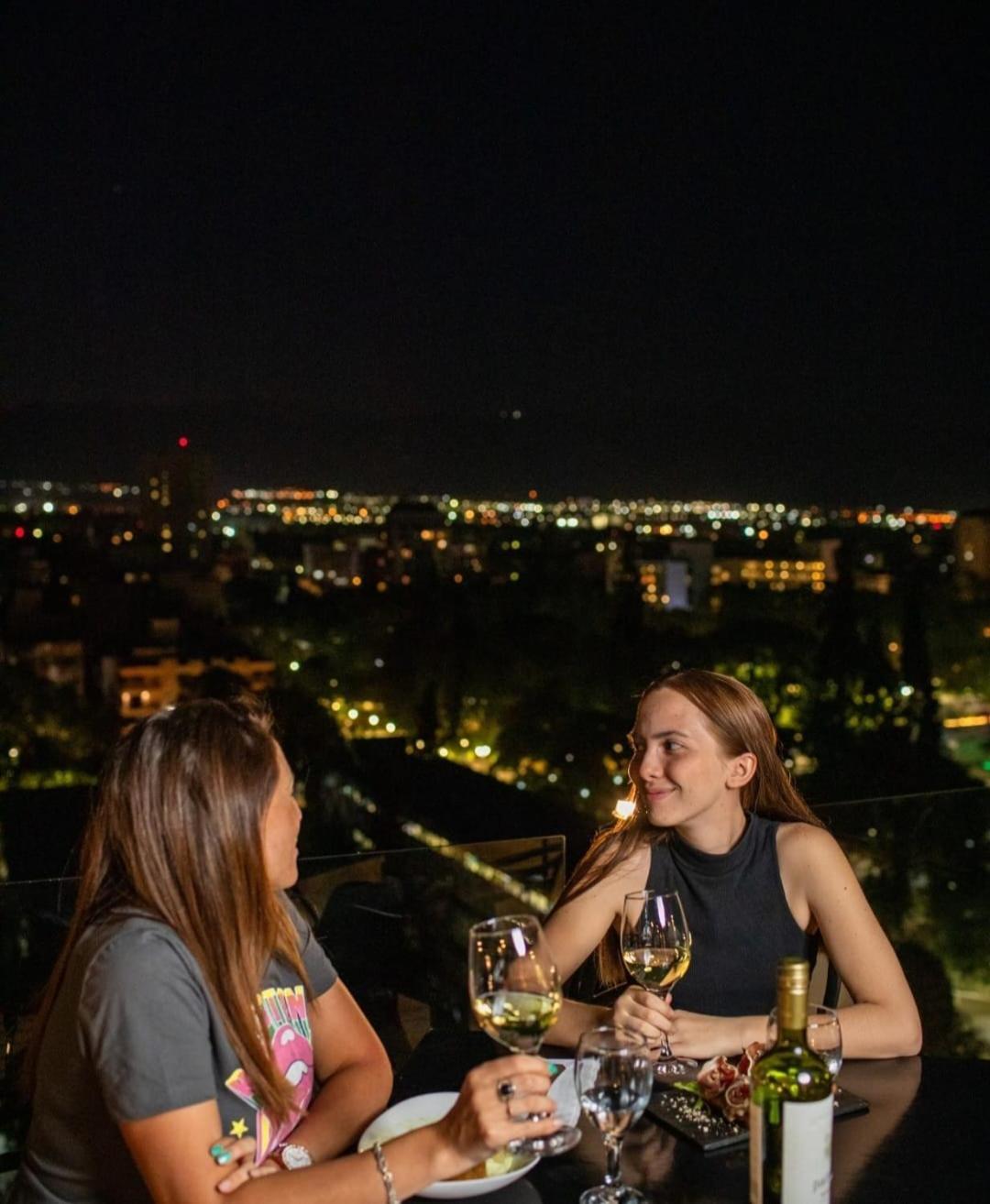 Premium Tower Suites ميندوزا المظهر الخارجي الصورة
