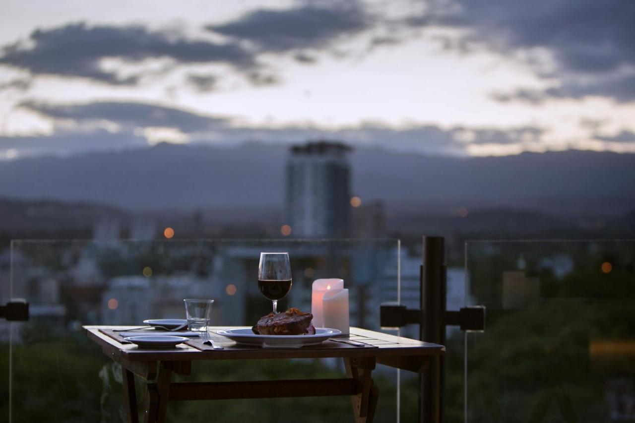Premium Tower Suites ميندوزا المظهر الخارجي الصورة